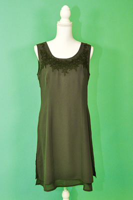 Armloses kurzes Kleid